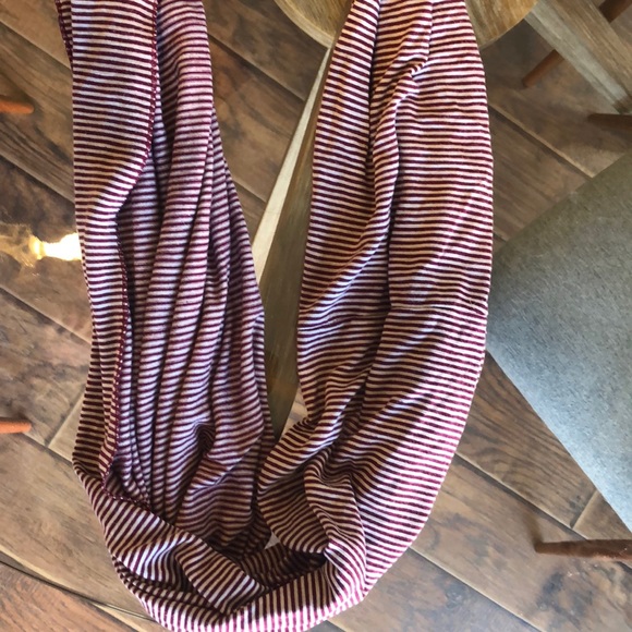 🦄5/25 Infinity scarf - Picture 3 of 3